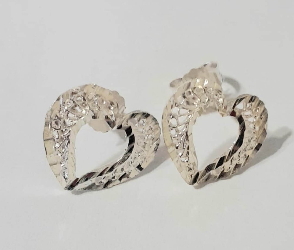 Heart shaped Silver Studs - Image 2