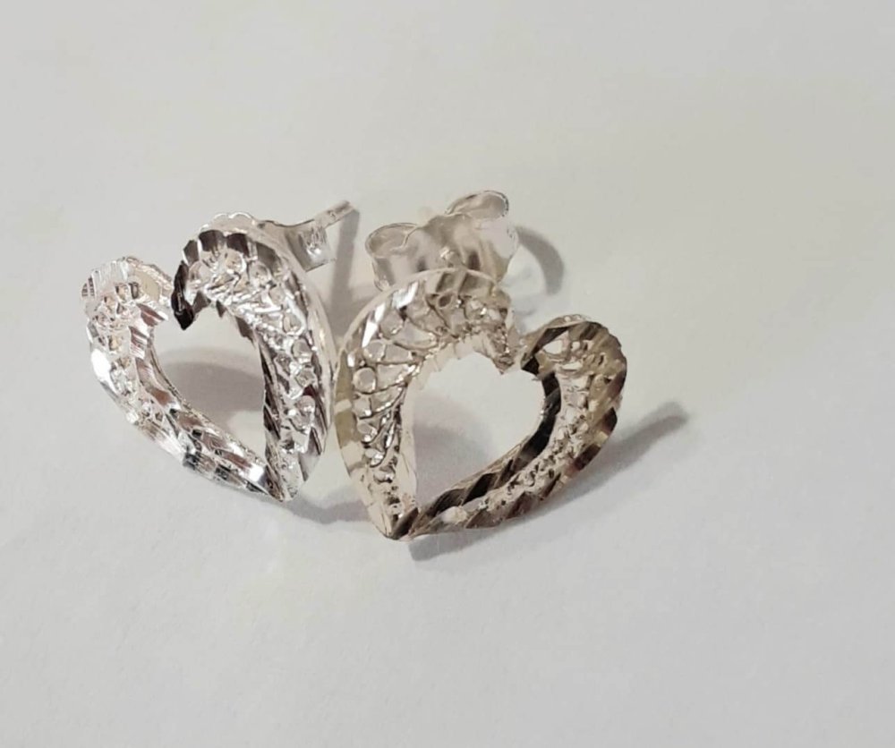 Heart shaped Silver Studs - Image 3