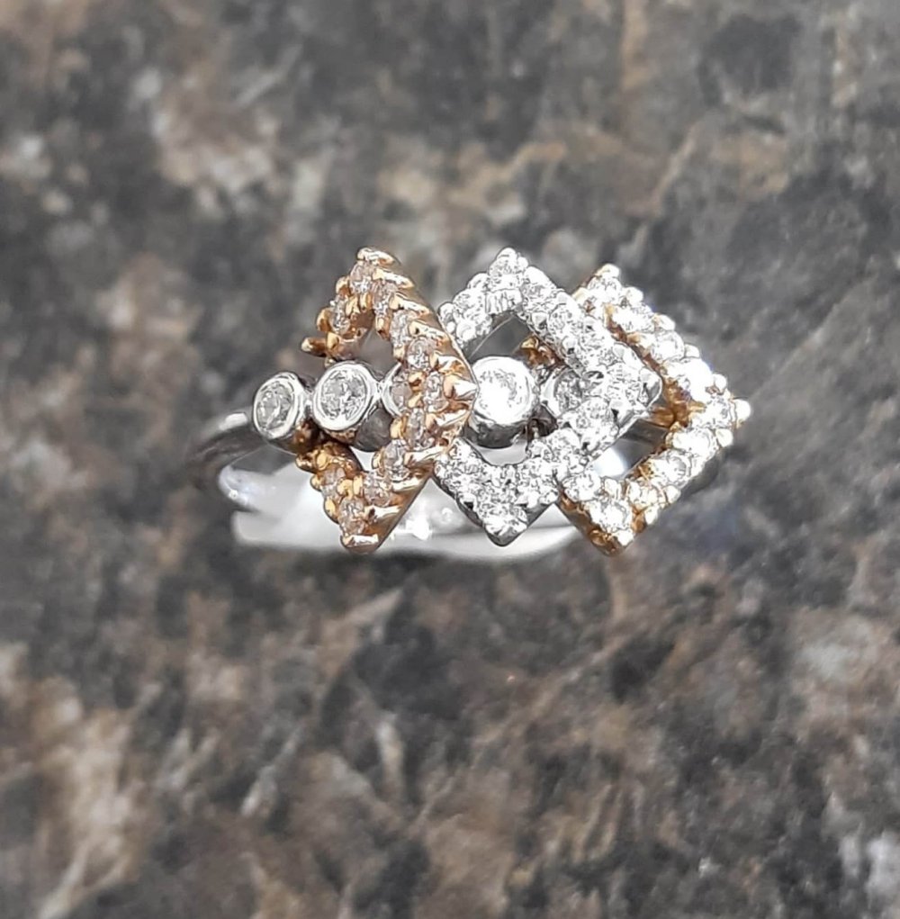 18k Tri Coloured Diamond Ring