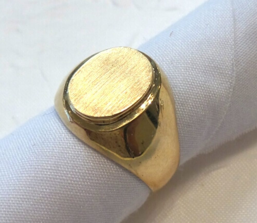 10K Oval Signet ring