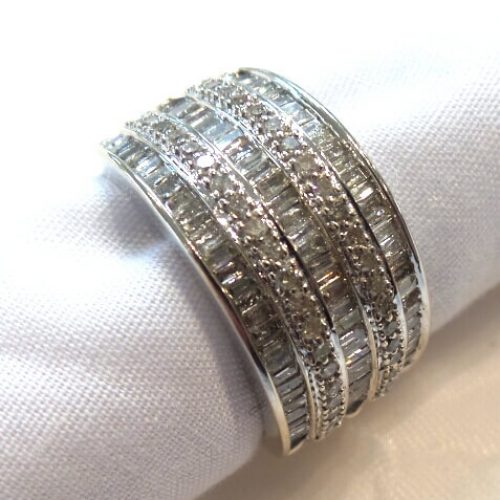 10k Round and Baguette Diamond Band