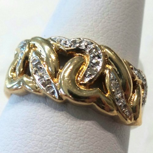 14k Diamond Heart Shaped Design Band