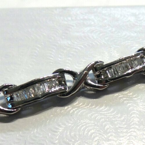 14k White Gold Baguette Diamond Bracelet (2 ct)