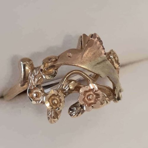 Humming Bird on Flowers Ring - 10k