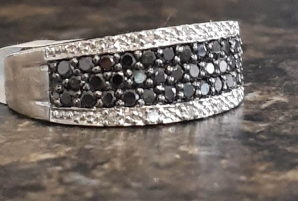 Black & White Diamond Ring 10k - Image 3