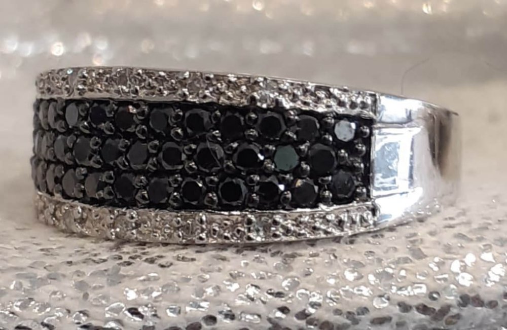 Black & White Diamond Ring 10k