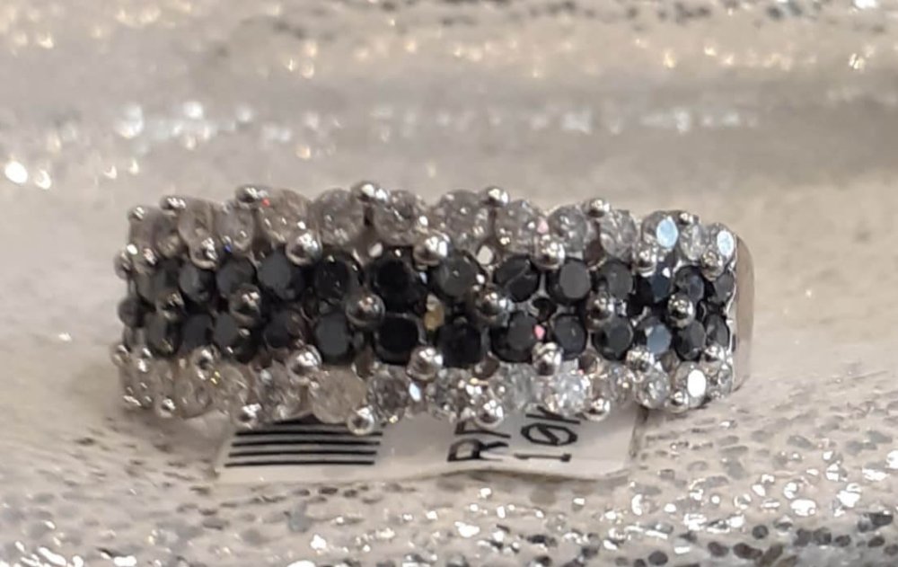 Black Diamond & White Diamond Ring 1.12ct (tw)