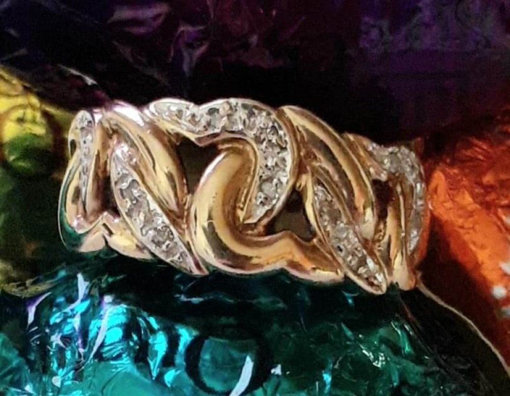 14k Diamond Heart Band