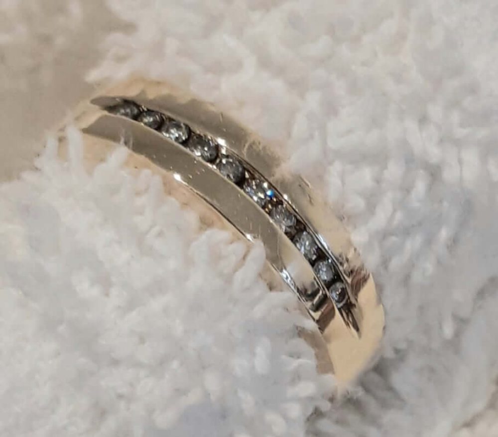 Diamond Band set in 14k - Image 5