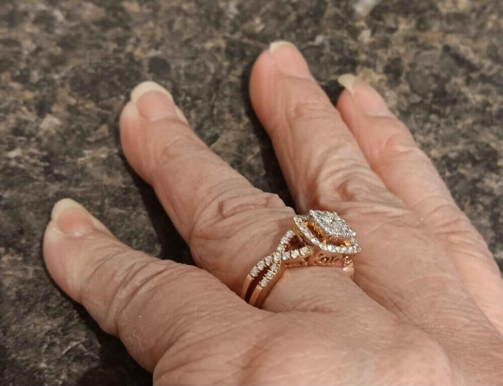 10k Rose Gold Diamond Ring - Image 4