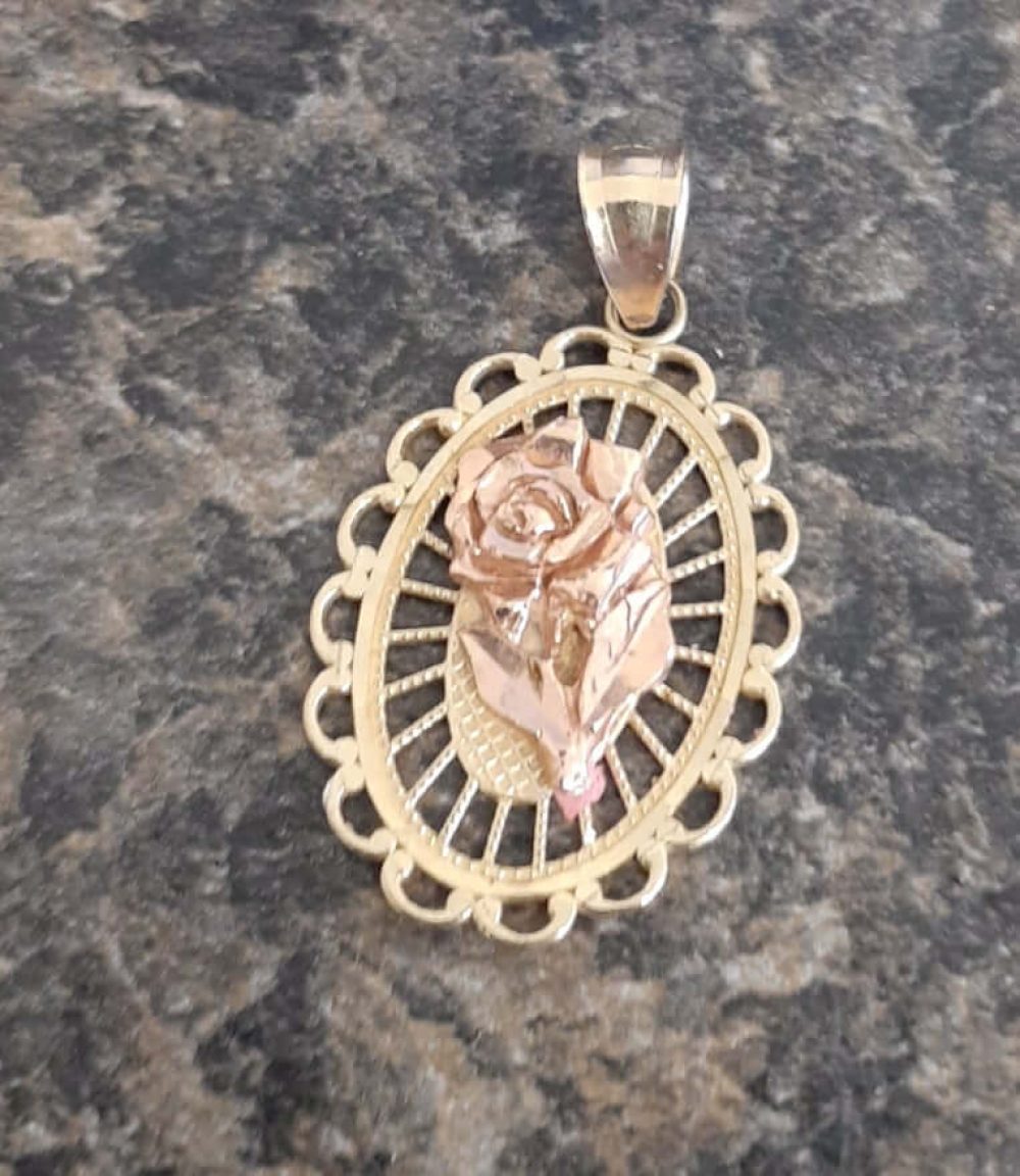 Rose Pendant in 10K